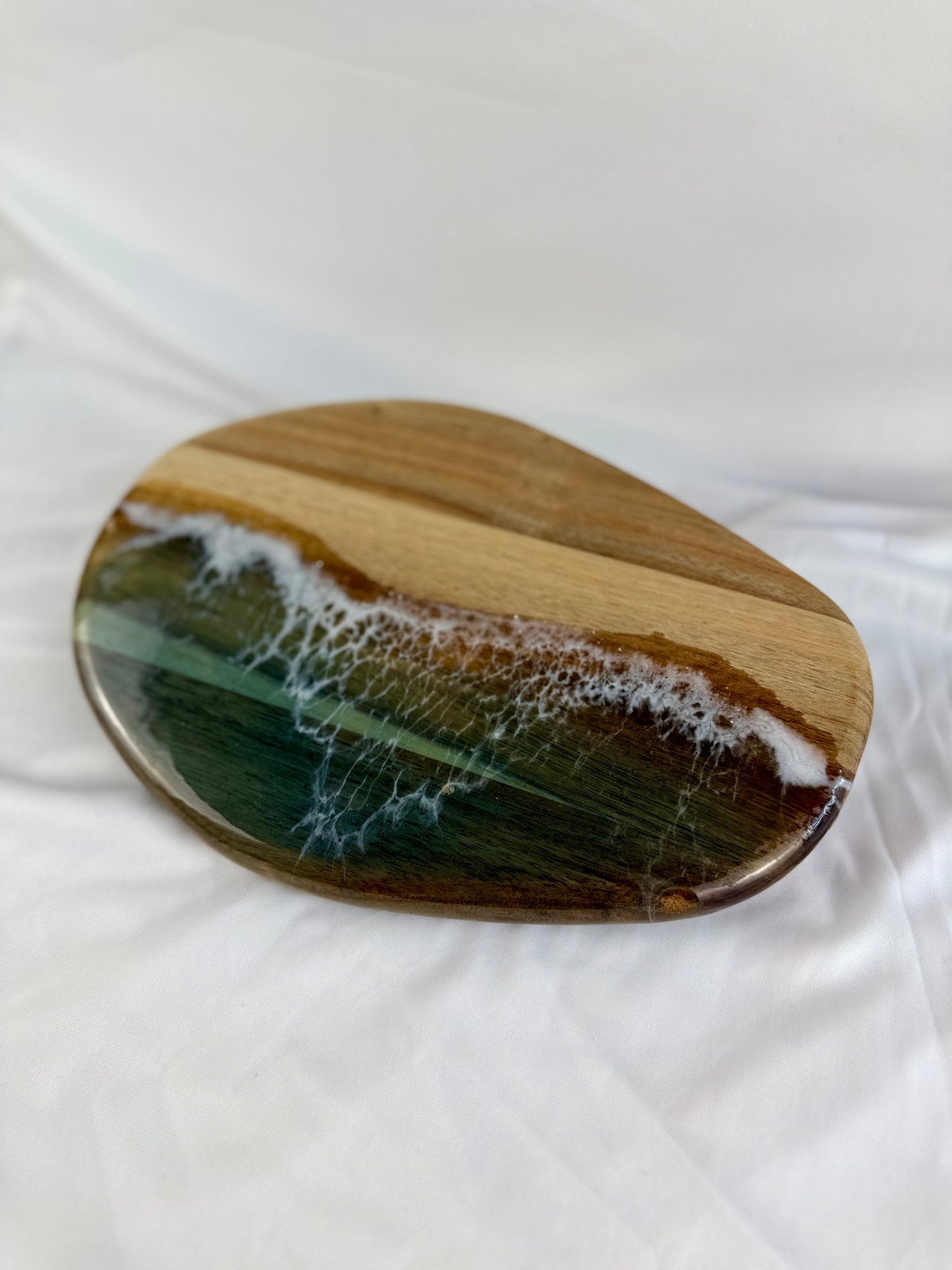Wave line cutting boards
